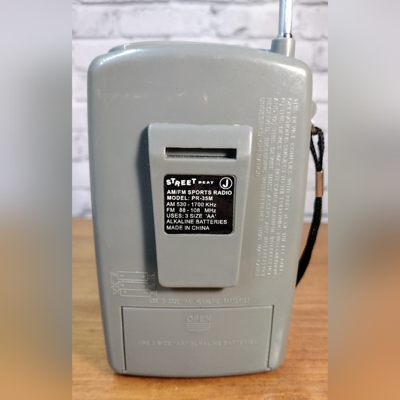 VTG 90's Street Beat AM/FM Sports Radio 2-Way Sound Model PR-35M Works Great - Picture 3 of 5